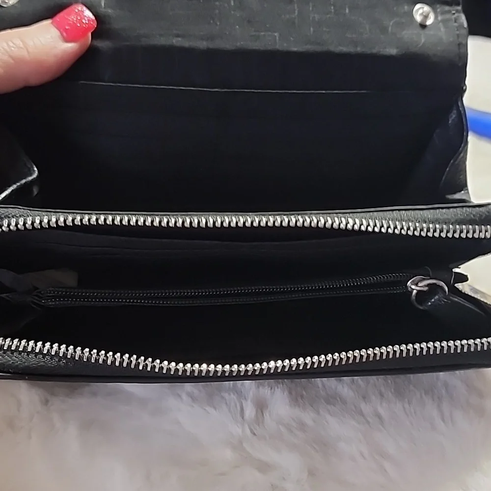 ROSETTI  CLUTCH FOLD OVER WALLET. - Picture 4 of 10